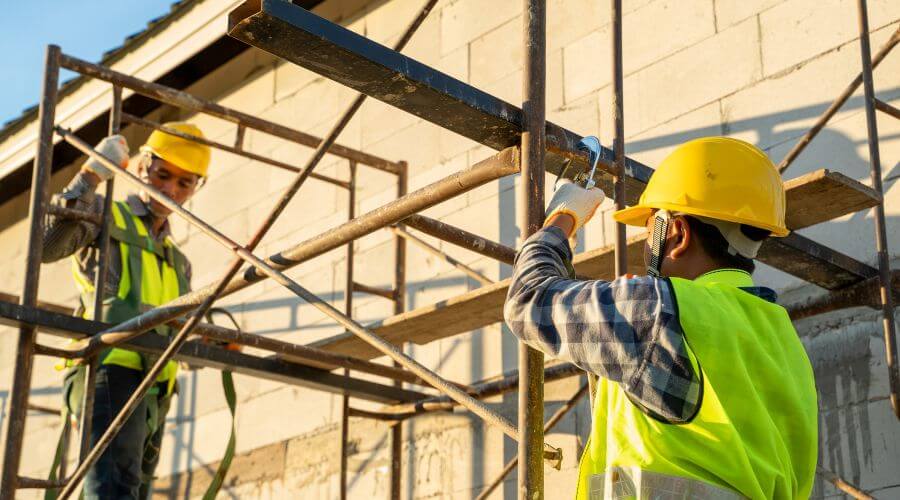 Professional gutter cleaning in Rockton, IL